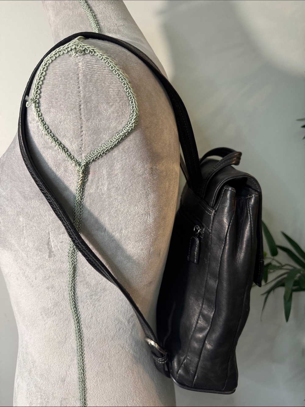 Tignanello Black Leather Bohemian Backpack Flap Closure Minimalist Everyday Bag - Picture 5 of 12